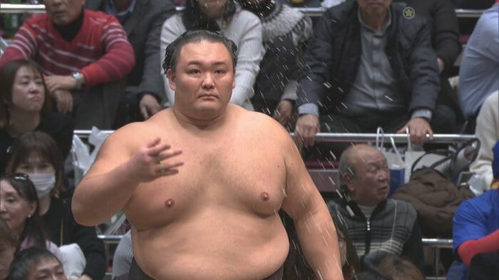 高安との取組に臨む朝乃山（23日・日本相撲協会提供）