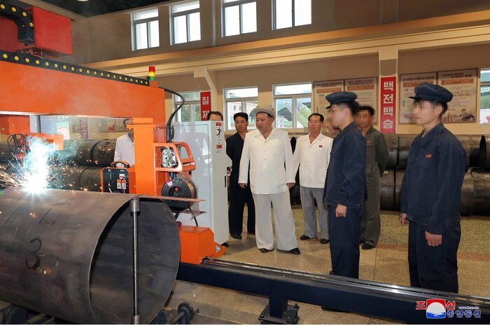 重要軍需工場を視察した金正恩氏