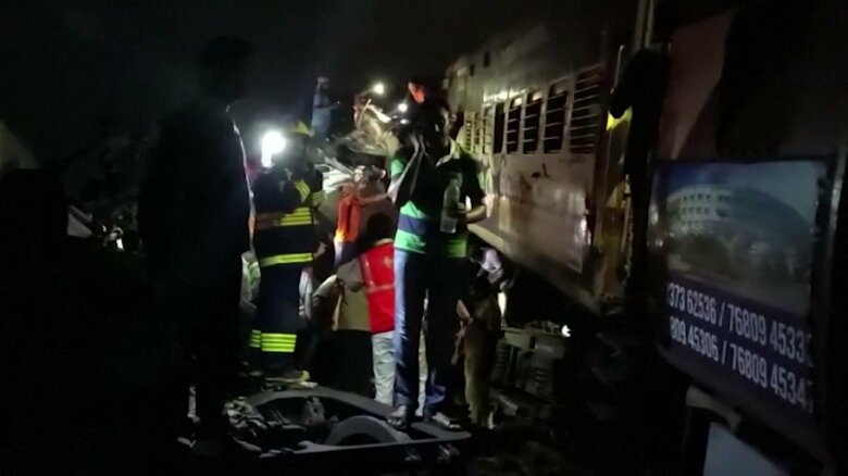 インドで旅客列車同士が衝突　乗客ら少なくとも10人死亡　信号見落としか｜FNNプライムオンライン
