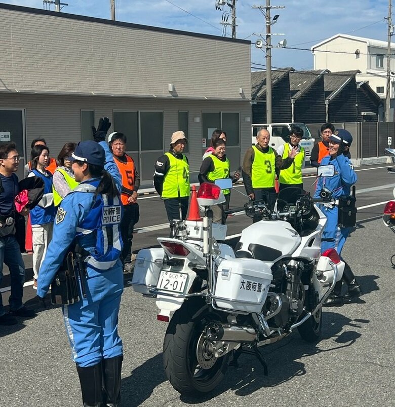 死亡27人…増える事故に警鐘　白バイ隊「直伝」のバイク運転術を学ぶ　交通機動隊のプロの技を若者ら体得｜FNNプライムオンライン