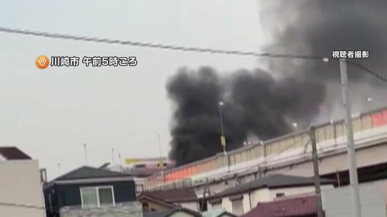 首都高・横羽線下りで車炎上　中央分離帯に衝突　空港西ICから大師IC間で一時通行止め｜FNNプライムオンライン