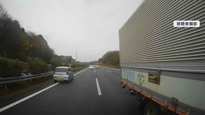 後方カメラ すれ違った後も、逆走車は止まることなく走って行った
