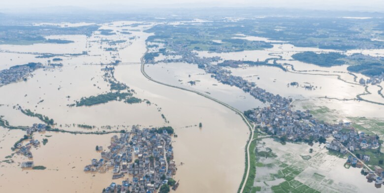 水位上昇が続き周辺に冠水が広がる(ウェイボより)