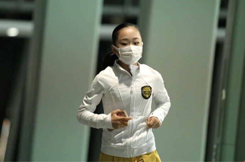 ウォーミングアップをする島田