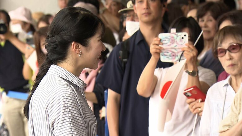 那須塩原駅に到着した天皇ご一家