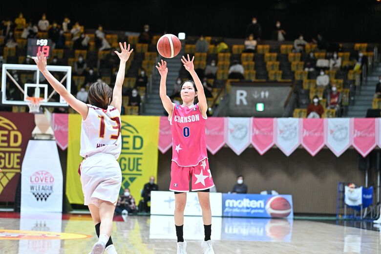 1年ぶりに現役復帰した藤岡麻菜美選手（8日、トヨタ紡織戦より）