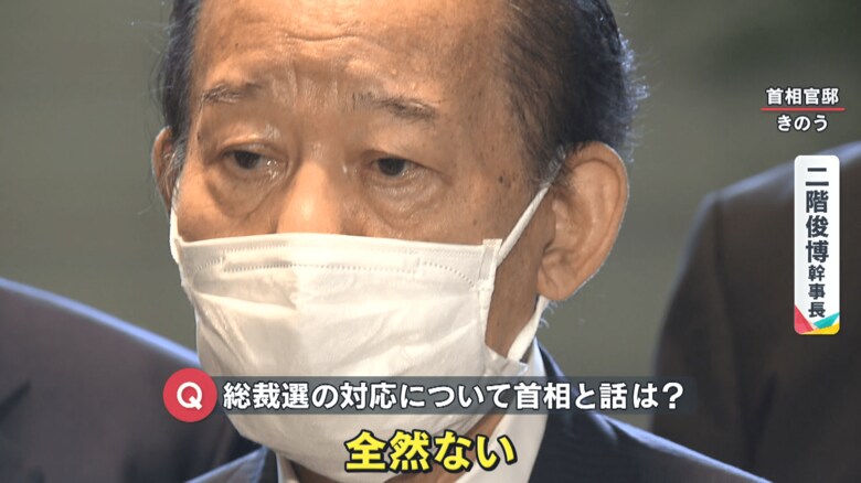 官邸で取材に応じる二階幹事長