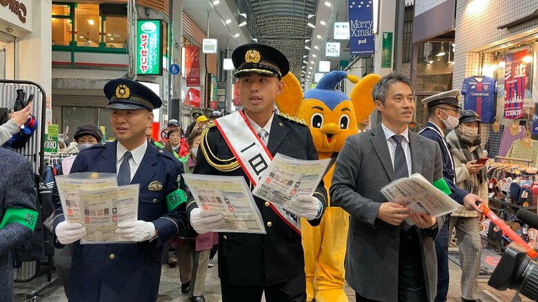 年末年始特別警戒の様子（警視庁杉並署・15日）