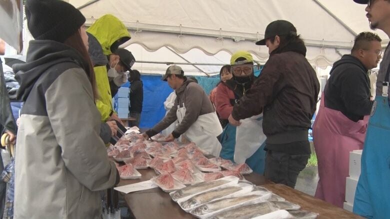 寒ブリではない魚が並ぶ