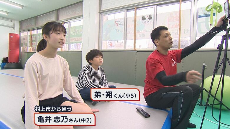 バク転教室に通う亀井志乃さんと朔くん