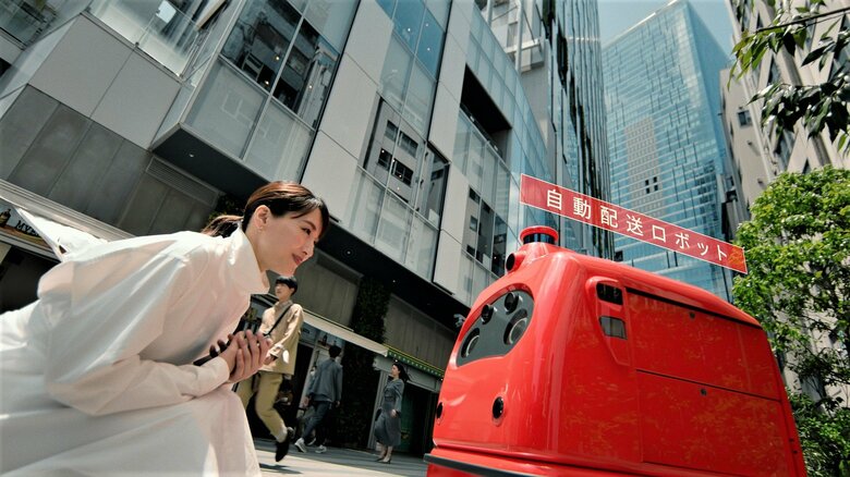 NTTドコモ 新CM「あなたと世界を変えていく。」街をつなぐ篇 に出演する綾瀬はるかさん