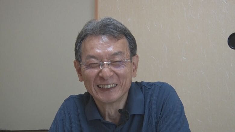 祖父を思い笑顔の齊藤さん