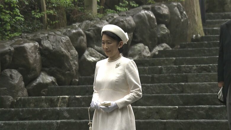 厳かな雰囲気の中、秋篠宮ご夫妻は、伊勢神宮の「内宮」を参拝された