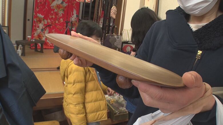 黒坂さんが作った木皿を購入