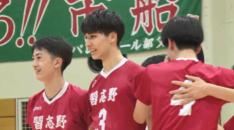 中央がエースの高橋慶帆