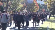 「都会にこういう空間があるのは素晴らしい」皇居・乾通りの一般公開が始まる　訪れた人々はモミジや秋に咲く桜などの紅葉楽しむ