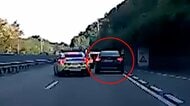 「事故るっ！」目の前で大捕物　パトカーに囲まれ大暴れ…車の進路ふさぎ協力　“銃”所持男確保までの一部始終　韓国