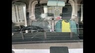 「ガラスがバン！本当にパニック起きた」　走行中の軽トラックに銃弾か　窓ガラス貫通し左耳けがした女性が語る恐怖の瞬間　車内から変形した弾見つかる　秋田・八峰町のサル追い払いとの関連捜査