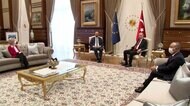 トルコで行われた会談でイス用意されず物議 「女性差別」批判も