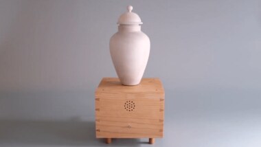 叩くと大笑いする“笑いの壺”に思わずニヤリ…製作者「こんな時だからこそ」
