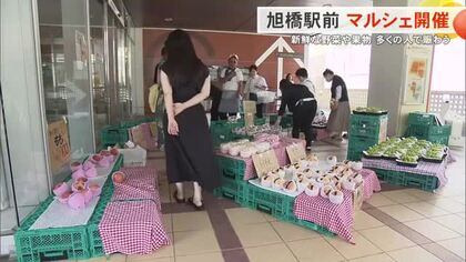 那覇市の旭橋駅前でマルシェ開催 新鮮な野菜や果物 ハンドメイド雑貨などのブース 多くの人で賑わう