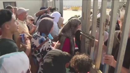 ガザから400人超がエジプト側へ　戦闘開始以来初　日本人家族10人と家族8人も陸路で退避