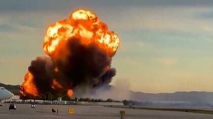 UPS貨物機墜落で7人死亡11人負傷…工業地帯で巨大な炎や黒煙上がり周辺住民は屋内避難呼びかけ　アメリカ