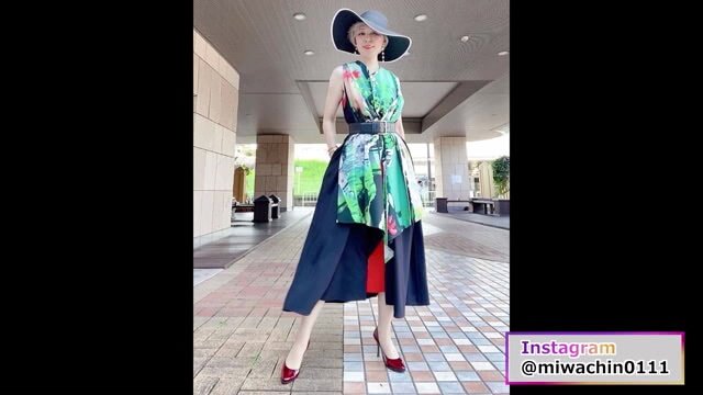 色が鮮やかなジレ