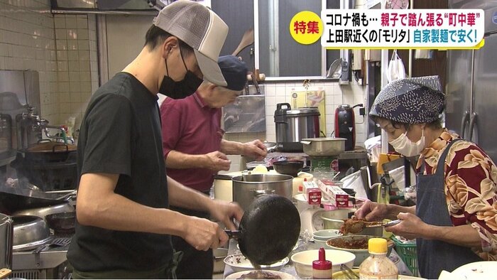 厨房での調理の様子