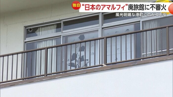 破られた部屋の障子
