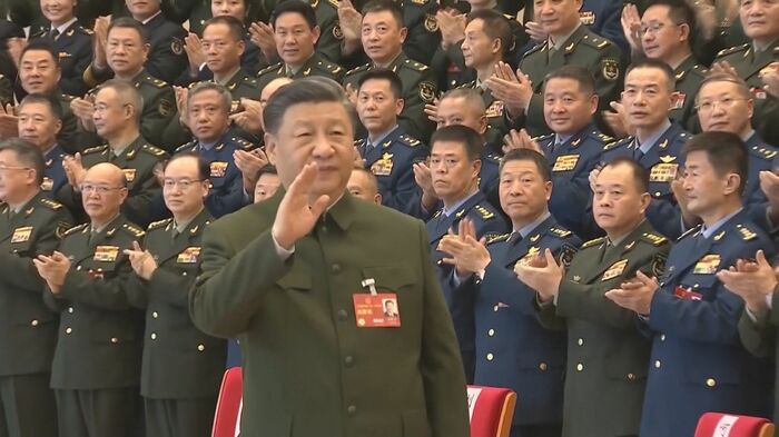 習主席は軍の会議にも出席 軍拡を進めている