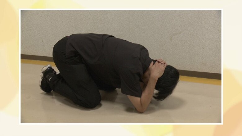 クマの攻撃から身を守る「防御姿勢」　医師の分析で“一定の効果あり”と判明　いざという時は命を守る可能性が高い姿勢をとろう【秋田発】｜FNNプライムオンライン
