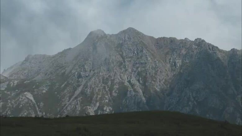北アルプス水晶岳で33歳男性が行方不明 「雪かきのために外に出た後」連絡途絶える｜FNNプライムオンライン