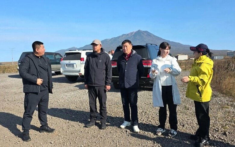中国代表団が北方領土・択捉島を訪問―観光施設の建設候補地や養魚場などを視察―ウニやナマコに興味―日本政府「ロシアの手続きに沿った北方領土への入域は受け入れられない」｜FNNプライムオンライン