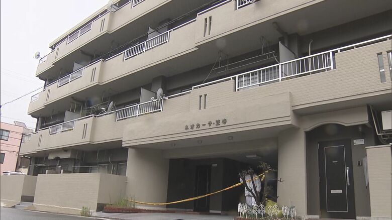 妻の首を刃物で切りつけ殺害後に自殺図ったか 死亡した夫を殺人の疑いで書類送検 外部から侵入の形跡等なく｜FNNプライムオンライン