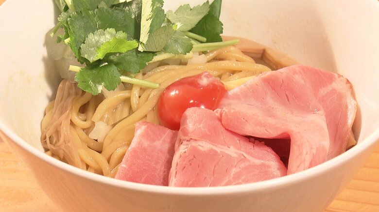 卵が主役「平飼い鶏の卵まぜそば(850円)」
