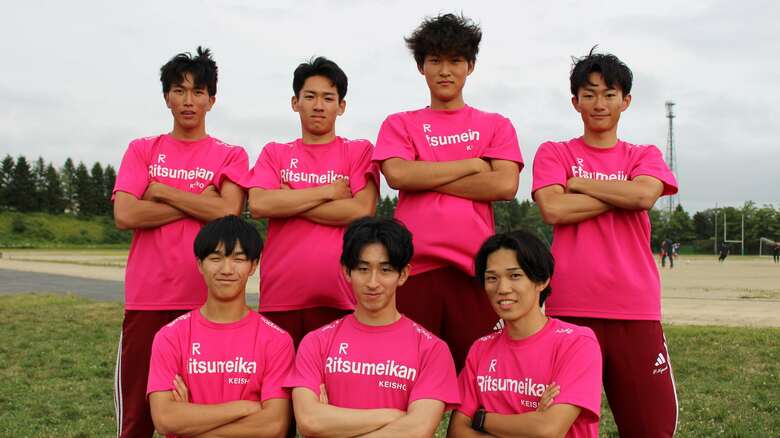 男子リレーメンバー（前列左から上野晴稀さん、中丸晧太さん、笠井逞生さん、後列左から伊藤悠大さん、渋谷季羽沙さん、榎本恵梧さん、藤田響介さん)