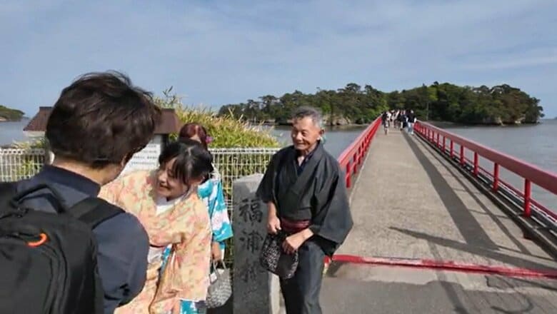 台湾からの家族は、プロカメラマンに撮影してもらうプランで松島観光を楽しんだ