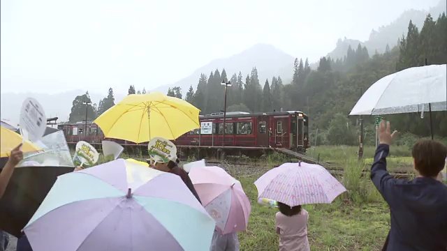 地元の人たちもお祝い