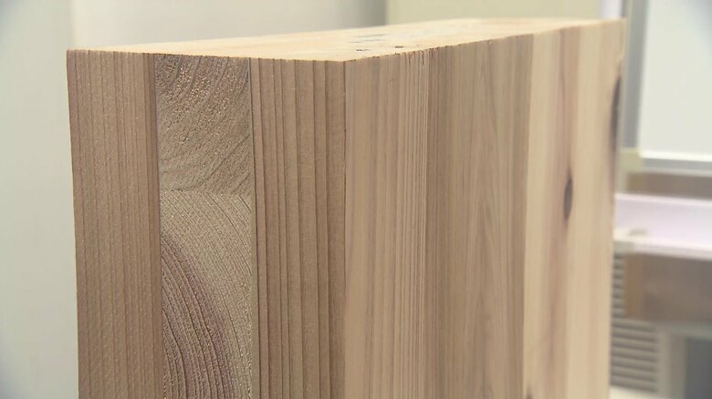 複数の木を交互に接着してある