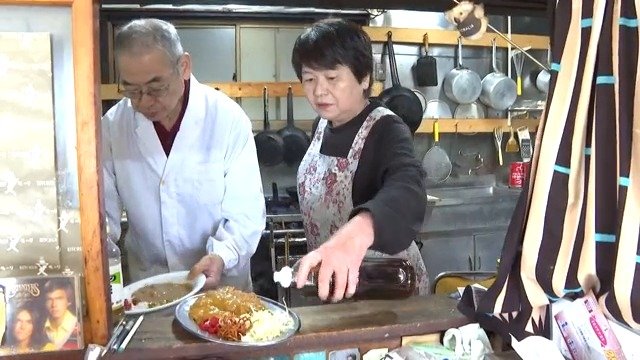 キッチンモーリ 2代目店主の森健悟さんと妻の育世さん