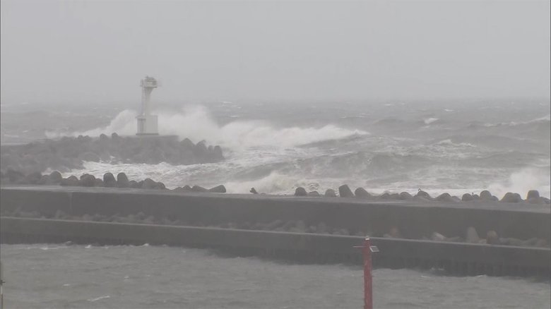 “ゆっくり台風”で強風続く 高い波に注意