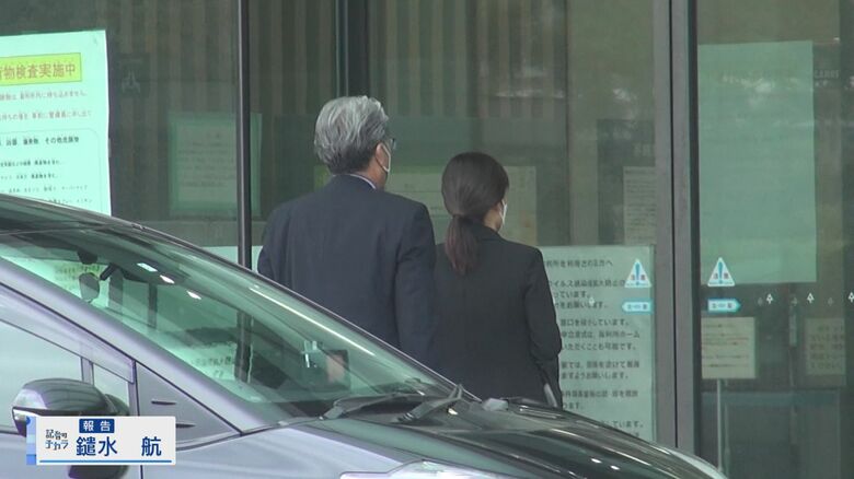 裁判所に入る前園長・浦上陽子被告（9月26日）