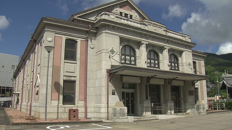 作品のモデルになった国登録有形文化財・市民文化ホール（旧海軍佐世保鎮守府凱旋記念館）