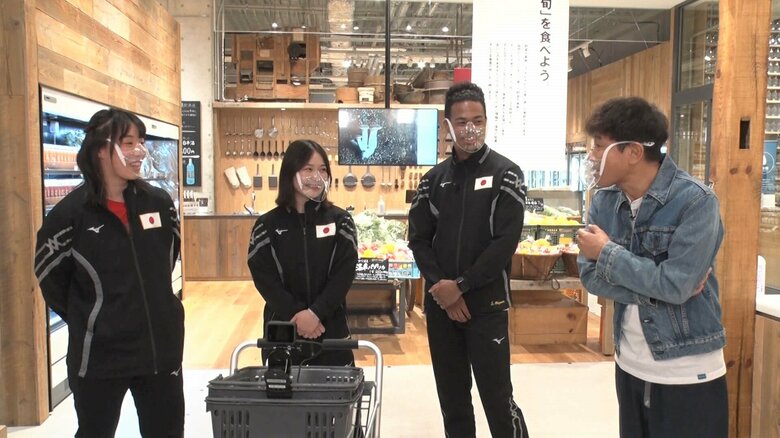 左から）入江聖奈選手、並木月海選手、岡澤セオン選手