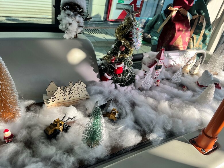 燃料タンクの上の一角がクリスマス仕様になっていた！