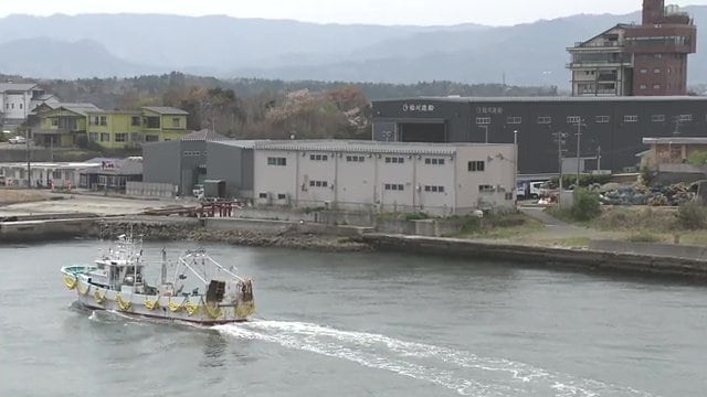 奥に見えるのが松川造船