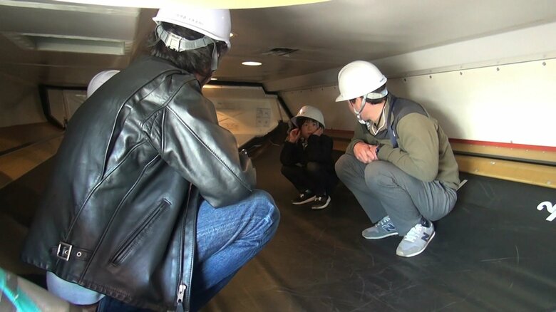 貨物室は子供でも立ち上がることができないコンパクトなスペース