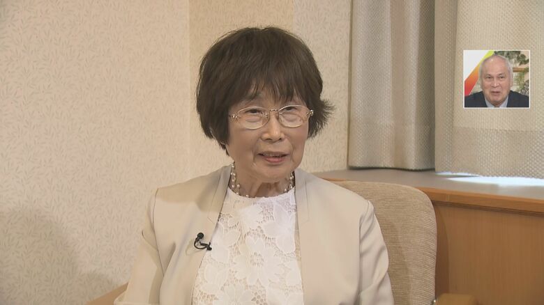 小倉桂子さんとスタジオのモーリーさん(右上)