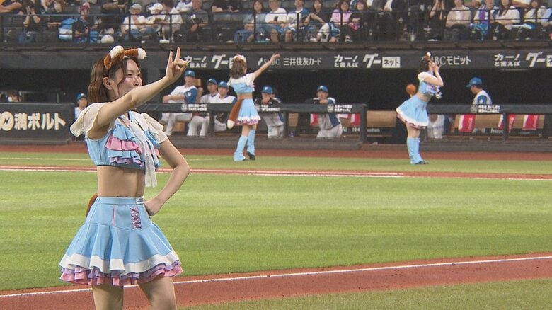 新衣装で登場したファイターズガール